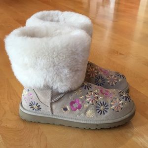 UGG | Floral Embroidered Sheep Shearling Cuff